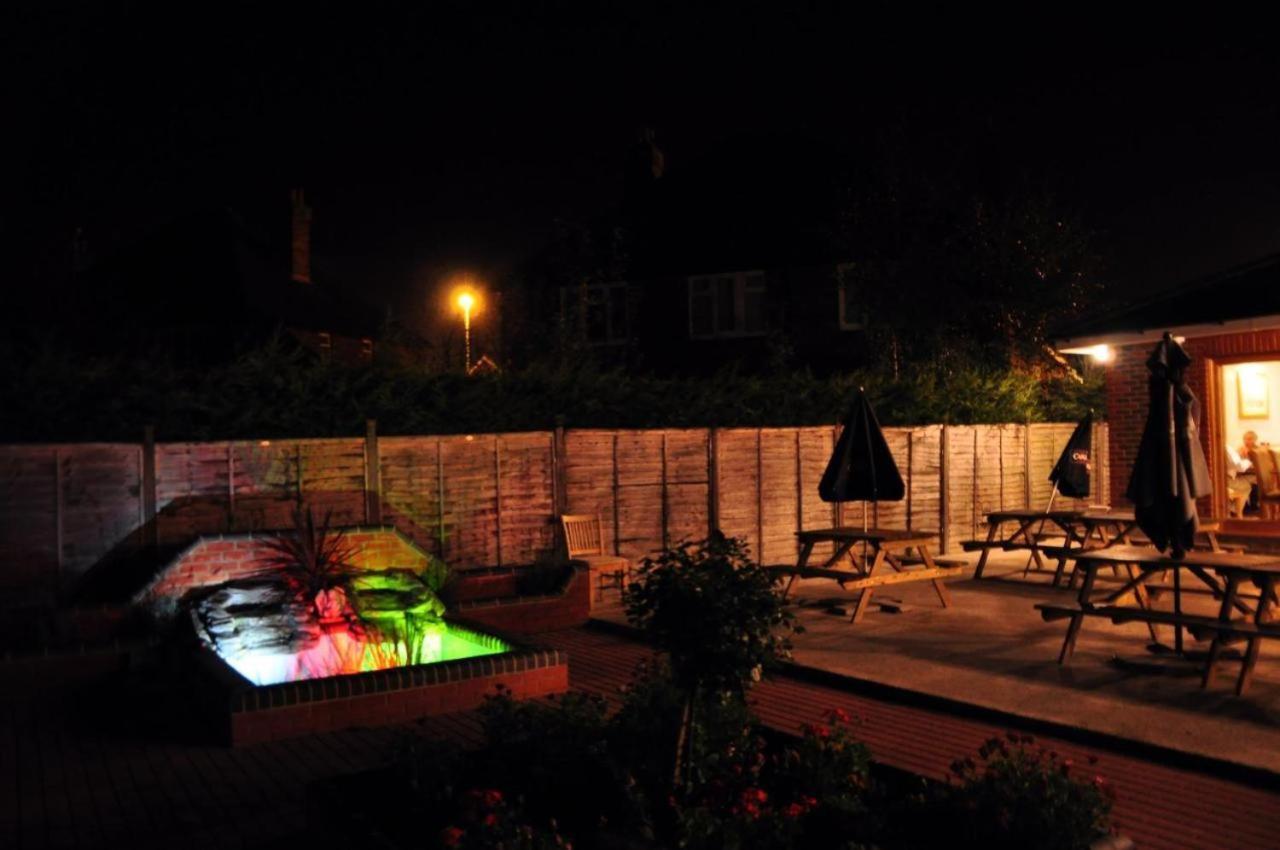 Acorn alojamiento Gatwick Horley Exterior foto