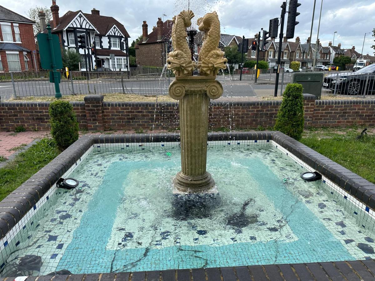 Acorn alojamiento Gatwick Horley Exterior foto